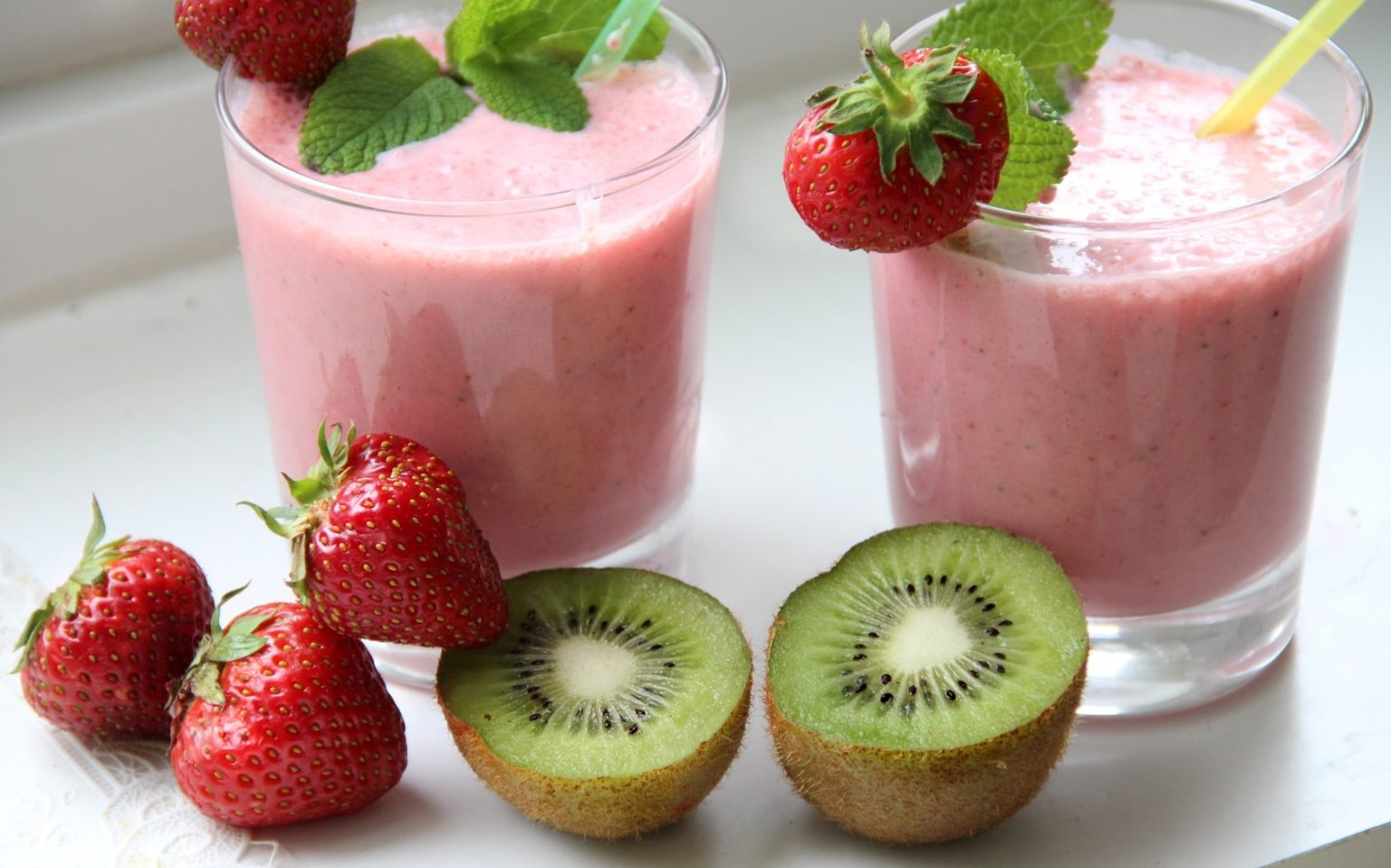 Delicious Strawberry Kiwi Smoothie - Kiwi Recipes