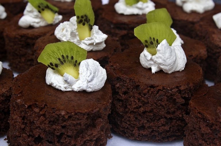 kiwi chocolate cake
